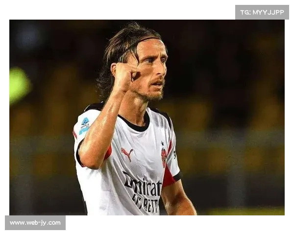 莫德里奇宝刀未老，米兰中场调度助球队控制节奏